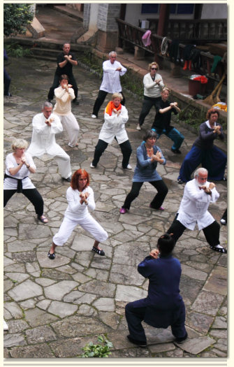 Pratique du Qi Gong de la Grande Ourse avec ma�tre Wang � Weibaoshan